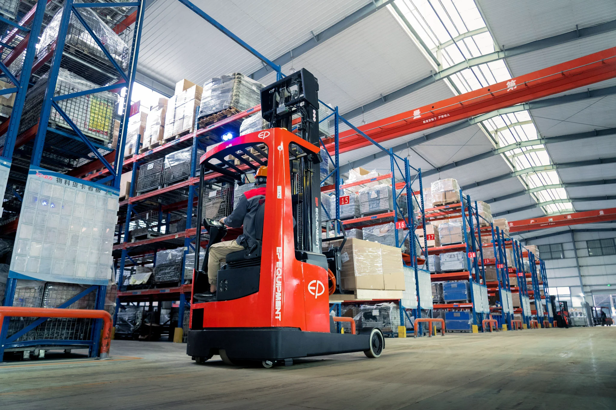 EP CQD20LB 2 Ton Elektrikli Reach Truck gorsel 4