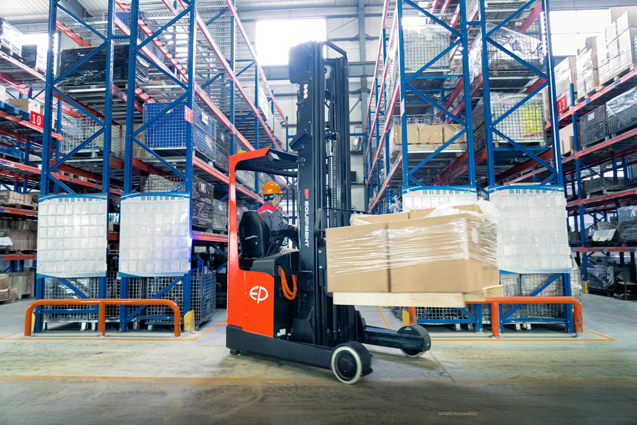 EP CQD20LB 2 Ton Elektrikli Reach Truck gorsel 3